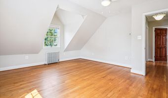 121 S FENWICK St, Arlington, VA 22204