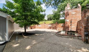 404 Applestone Dr, Ballwin, MO 63021