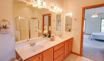 101 Serenity Dr, Alton, IL 62002