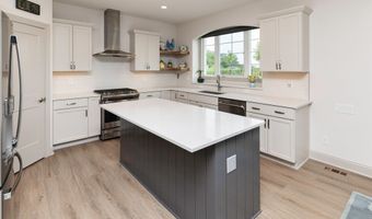 6111 NE Briarwood Dr, Ankeny, IA 50021