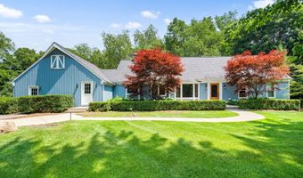 970 Cramton Ave NE, Ada, MI 49301