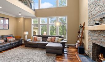 4226 40TH St N, Arlington, VA 22207