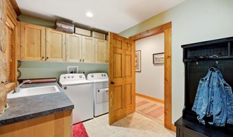 28 Apache Rd, Clearmont, WY 82835