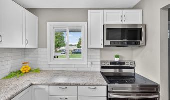 2100 Searle St, Des Moines, IA 50317