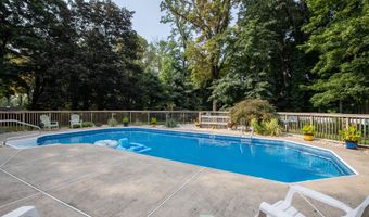 7 Cormorant Dr, Middletown, NJ 07748