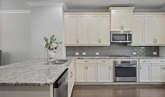 1097 Township Sq, Alpharetta, GA 30022