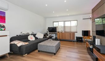 65 Oak Ridge Ln, Albertson, NY 11507