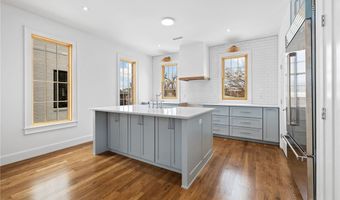 349 SE 4th St, Bentonville, AR 72712