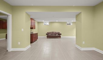 6005 ROOSEVELT St, Bethesda, MD 20817