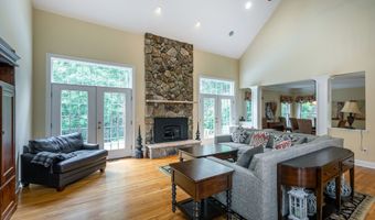 15 Logging Trail Ln, Brookfield, CT 06804