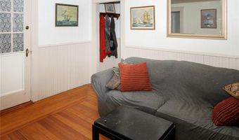 5 Davis Ct, Newport, RI 02840