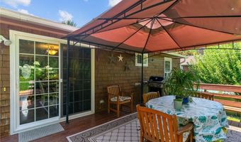 72 Winifred Ave, Warwick, RI 02889