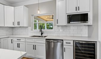 10113 Bald Eagle Dr, Biloxi, MS 39532