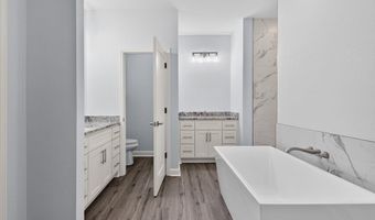 1176 Duke Dr, Bauxite, AR 72011