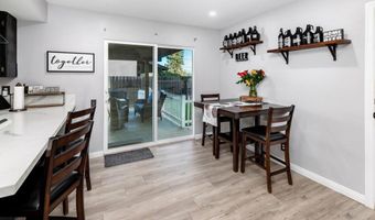 435 W Hawthorne St, Fallbrook, CA 92028