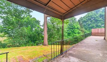 3 Solar Dr, Ambridge, PA 15003