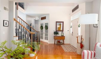 167 Meadow Ln, Middletown, RI 02842