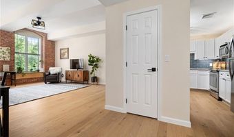 2 School St 108, Lincoln, RI 02802