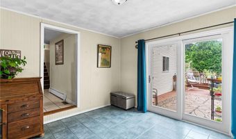 16 Spectacle Ave, Warwick, RI 02888