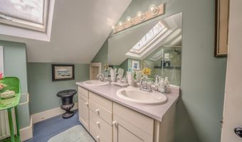 18 Waldo Ave, Belfast, ME 04915
