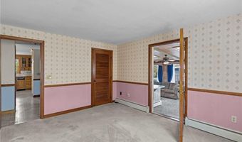 21 Foxhill Ave, Bristol, RI 02809