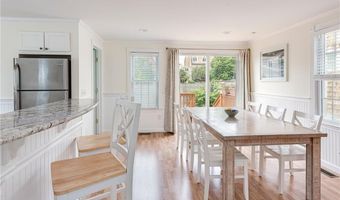 40 Holland St, Newport, RI 02840