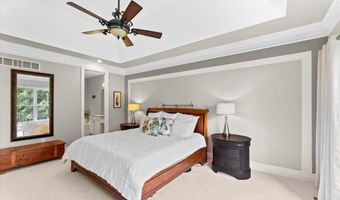 324 Meadowbrook Country Club Est, Ballwin, MO 63011