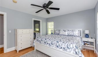 50 Searle Ave, Cranston, RI 02920
