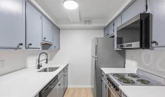 207 S PATRICK St 204, Alexandria, VA 22314