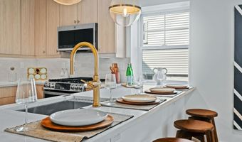 525 AVENUE E 1, Bayonne, NJ 07002