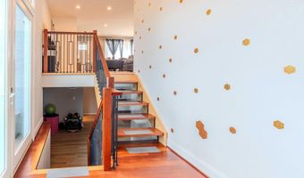 942 N MCKINLEY Rd, Arlington, VA 22205