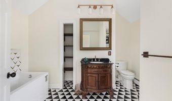 18 J H Dwyer Dr, Middletown, RI 02842