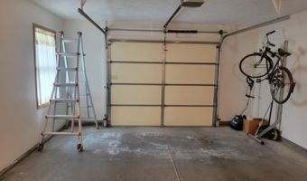 611 Spring View Cir, Beatrice, NE 68310