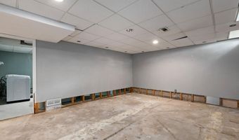 4034 Danbury St, Bel Aire, KS 67220