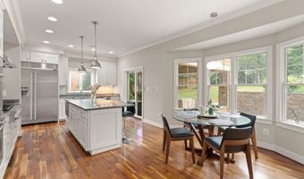 4226 40TH St N, Arlington, VA 22207