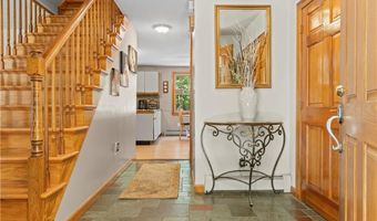 189 Wolf Rock Rd, Exeter, RI 02822