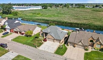 10404 Saint John Dr, Algonac, MI 48001