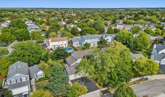 1820 Crofton Dr, Algonquin, IL 60102