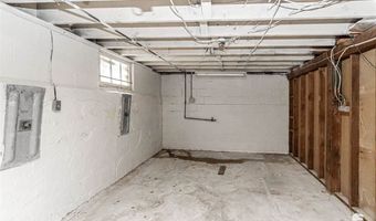 317 NE 9th St, Abilene, KS 67410