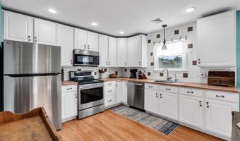 6 ROXBURY Dr, Barnegat, NJ 08005
