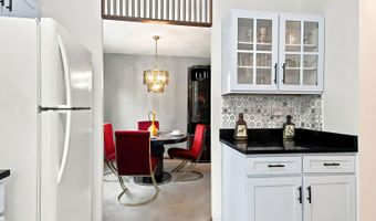 931 Perry Dr, Algonquin, IL 60102