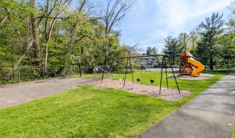 8 Rose Ln 24-11, Danbury, CT 06811
