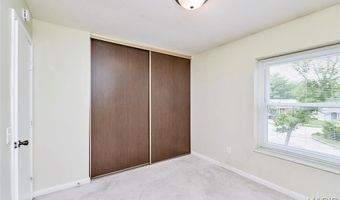241 Valleyoak Ct, Ballwin, MO 63021