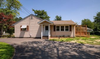 17 Railroad Ave, Beachwood, NJ 08722