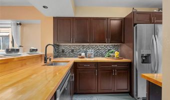 98-941 Moanalua Rd 402, Aiea, HI 96701