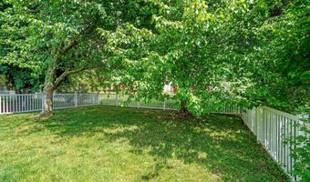 3077 Turnberry Ln, Ann Arbor, MI 48108