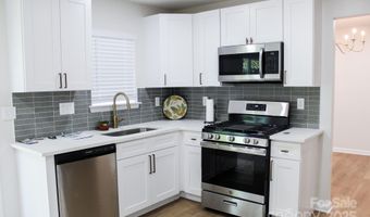 3813 Brookchase Ln, Charlotte, NC 28205