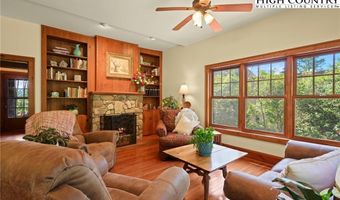 140 Library Ln, Banner Elk, NC 28604