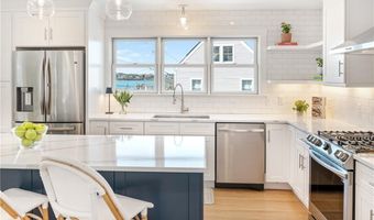 433 Wolcott Ave, Middletown, RI 02842
