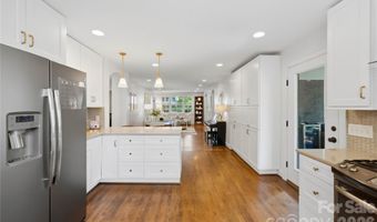 2424 Kingsbury Dr, Charlotte, NC 28205
